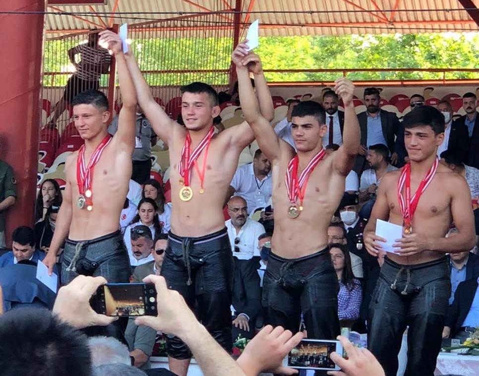 KIRKPINAR GÜREŞLERİNDEN BÜYÜKŞEHİR SPORCULARI BAŞARI İLE DÖNDÜ